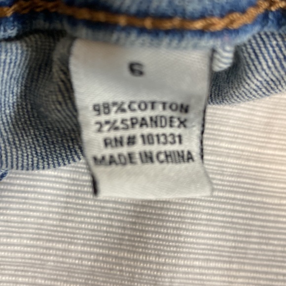 Refuge Boyfriend Distressed Jeans NWT - Picture 9 of 16